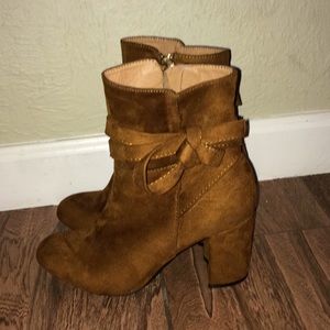 Heel boots